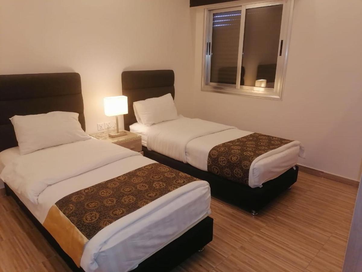 Al-Ahlam Hotel Apartments Акаба Екстер'єр фото